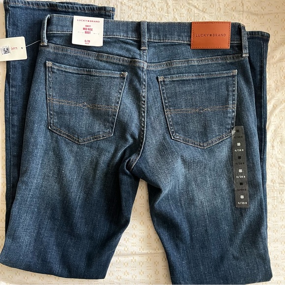 NWT • LUCKY BRAND • Mid-Rise Bootcut - Picture 2 of 4